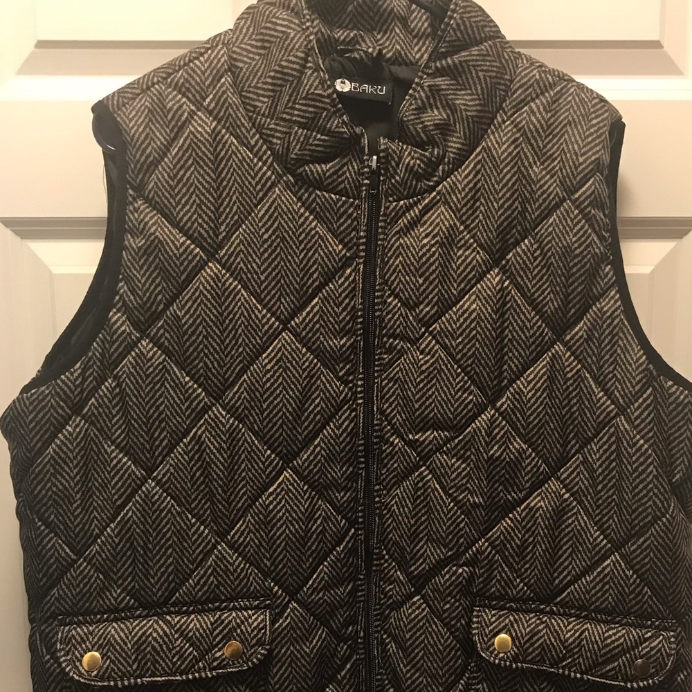 Pretty black and cream puffy vest